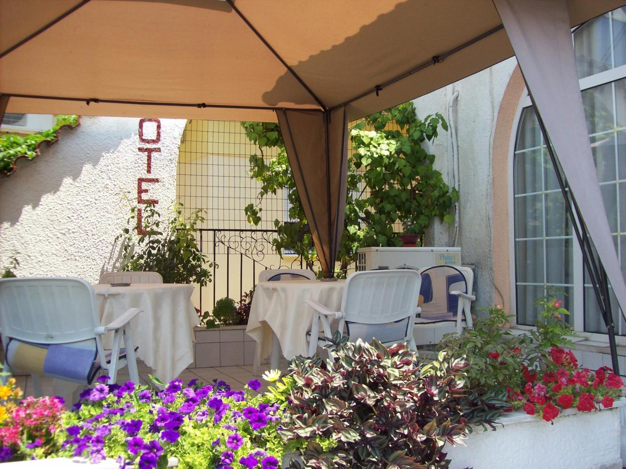 Mironi & Victoria Hotel Лименас Екстериор снимка
